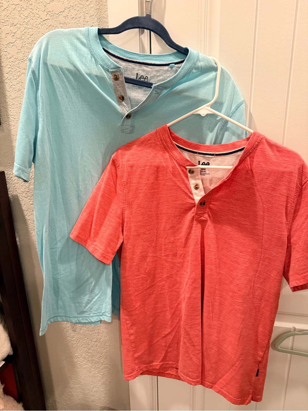 Lee Men’s Short Sleeve Henley Shirt - Coral and Light Blue